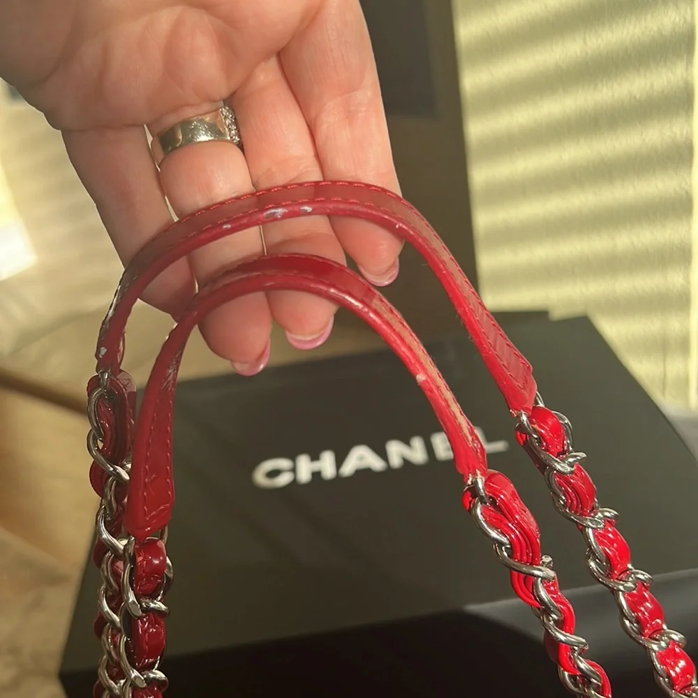 Chanel Red Patent Leather Shoulder Bag – 2010/2011 Karl Lagerfeld Collection
